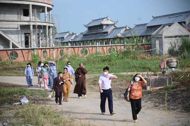 Visiting Truong Phap Pagoda, Hau Giang