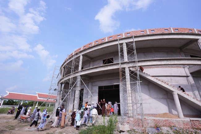 Visiting Truong Phap Pagoda, Hau Giang