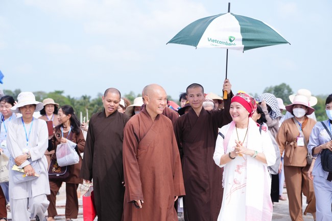 Visiting Truong Phap Pagoda, Hau Giang