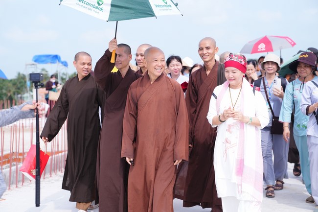 Visiting Truong Phap Pagoda, Hau Giang