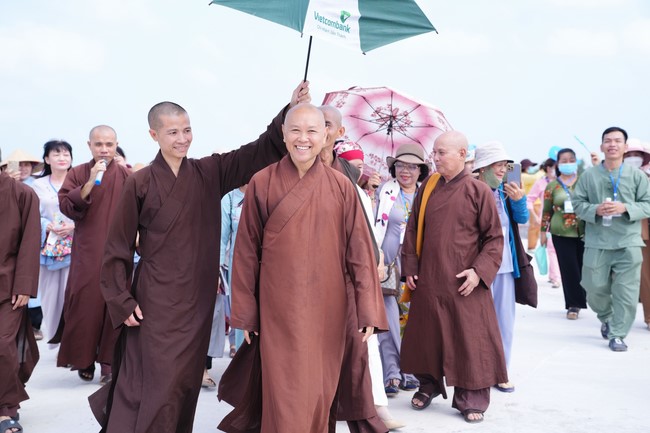 Visiting Truong Phap Pagoda, Hau Giang