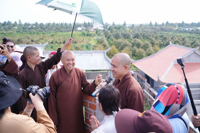 Visiting Truong Phap Pagoda, Hau Giang