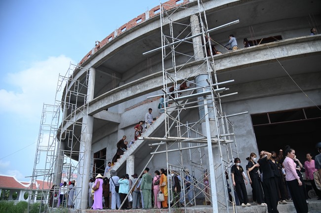 Visiting Truong Phap Pagoda, Hau Giang