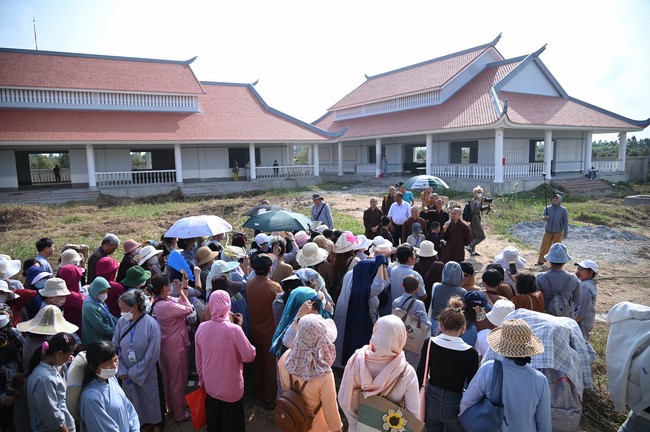 Visiting Truong Phap Pagoda, Hau Giang