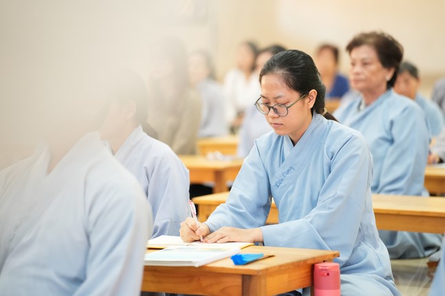 Lớp Phật Pháp Ứng Dụng Hoằng Pháp: Pháp thoại “Lấy chân thắng hư ngụy” – Đại đức Thích Tâm Cung