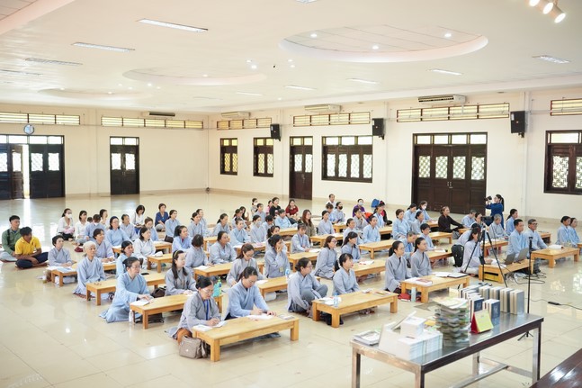 Lớp Phật Pháp Ứng Dụng Hoằng Pháp: Pháp thoại “Lấy chân thắng hư ngụy” – Đại đức Thích Tâm Cung