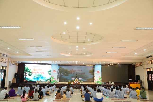 Lớp Phật Pháp Ứng Dụng Hoằng Pháp: Pháp thoại “Lấy chân thắng hư ngụy” – Đại đức Thích Tâm Cung