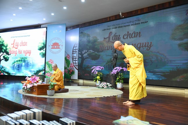 Lớp Phật Pháp Ứng Dụng Hoằng Pháp: Pháp thoại “Lấy chân thắng hư ngụy” – Đại đức Thích Tâm Cung