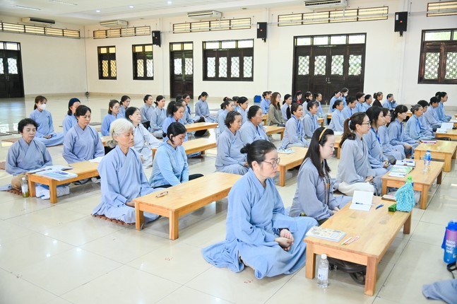 Lớp Phật Pháp Ứng Dụng Hoằng Pháp: Pháp thoại “Lấy chân thắng hư ngụy” – Đại đức Thích Tâm Cung