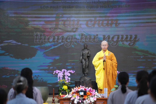 Lớp Phật Pháp Ứng Dụng Hoằng Pháp: Pháp thoại “Lấy chân thắng hư ngụy” – Đại đức Thích Tâm Cung