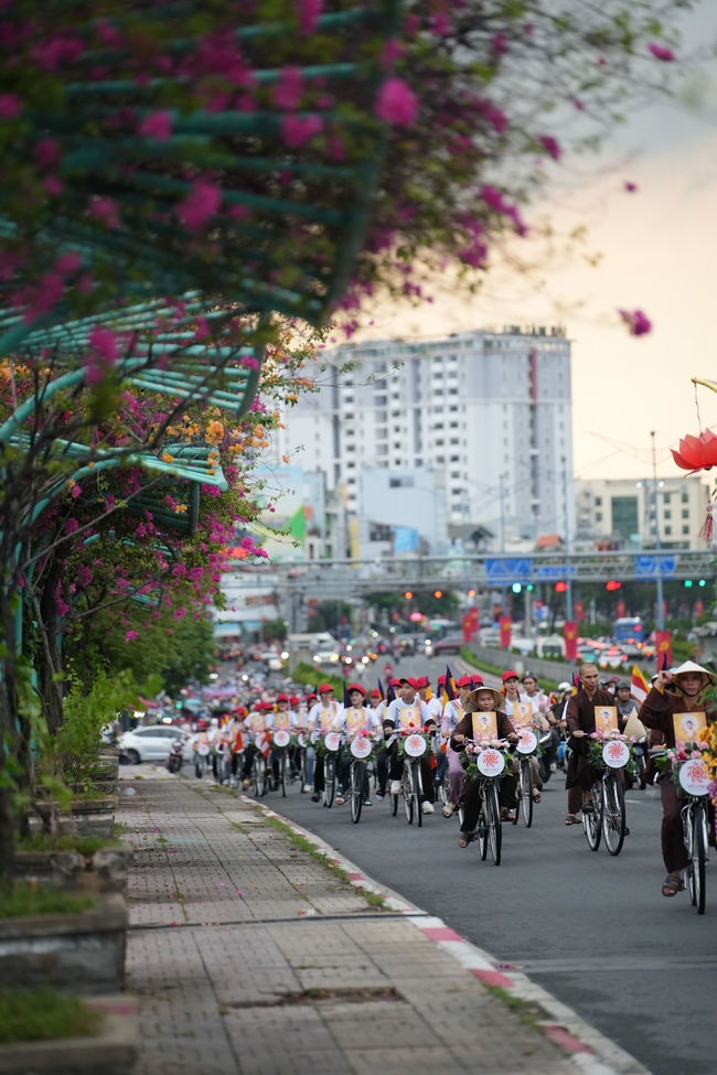 Hội Sinh Viên: Diễu hành xe đạp mừng Phật đản Pl.2659 – Dl.2025