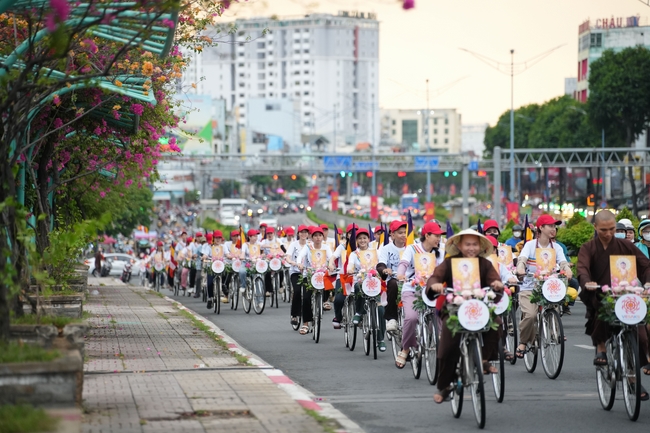 Hội Sinh Viên: Diễu hành xe đạp mừng Phật đản Pl.2659 – Dl.2025
