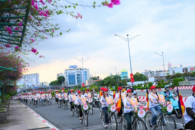 Hội Sinh Viên: Diễu hành xe đạp mừng Phật đản Pl.2659 – Dl.2025