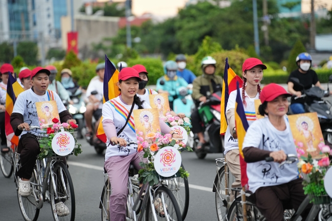 Hội Sinh Viên: Diễu hành xe đạp mừng Phật đản Pl.2659 – Dl.2025