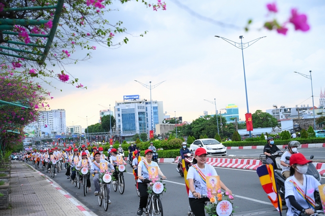 Hội Sinh Viên: Diễu hành xe đạp mừng Phật đản Pl.2659 – Dl.2025