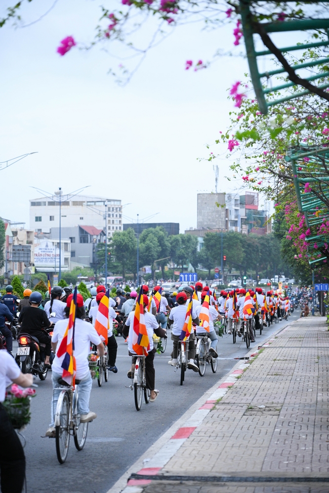 Hội Sinh Viên: Diễu hành xe đạp mừng Phật đản Pl.2659 – Dl.2025