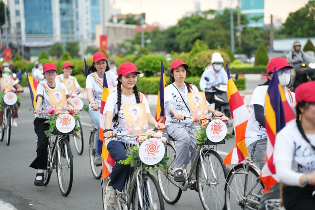 Hội Sinh Viên: Diễu hành xe đạp mừng Phật đản Pl.2659 – Dl.2025