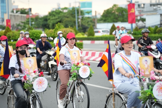 Hội Sinh Viên: Diễu hành xe đạp mừng Phật đản Pl.2659 – Dl.2025