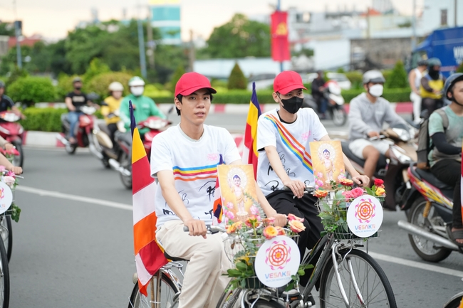 Hội Sinh Viên: Diễu hành xe đạp mừng Phật đản Pl.2659 – Dl.2025