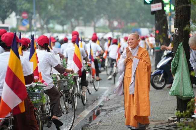 Hội Sinh Viên: Diễu hành xe đạp mừng Phật đản Pl.2659 – Dl.2025