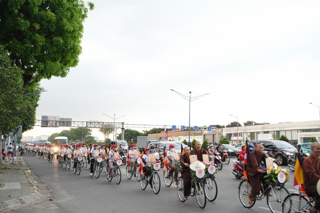 Hội Sinh Viên: Diễu hành xe đạp mừng Phật đản Pl.2659 – Dl.2025