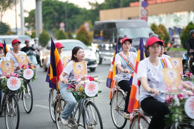 Hội Sinh Viên: Diễu hành xe đạp mừng Phật đản Pl.2659 – Dl.2025