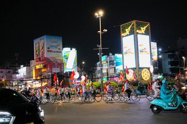 Hội Sinh Viên: Diễu hành xe đạp mừng Phật đản Pl.2659 – Dl.2025