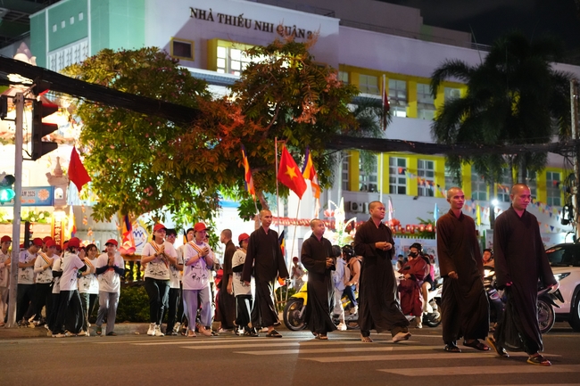 Hội Sinh Viên: Diễu hành xe đạp mừng Phật đản Pl.2659 – Dl.2025