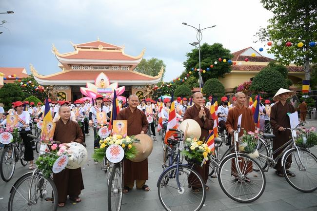 Hội Sinh Viên: Diễu hành xe đạp mừng Phật đản Pl.2659 – Dl.2025