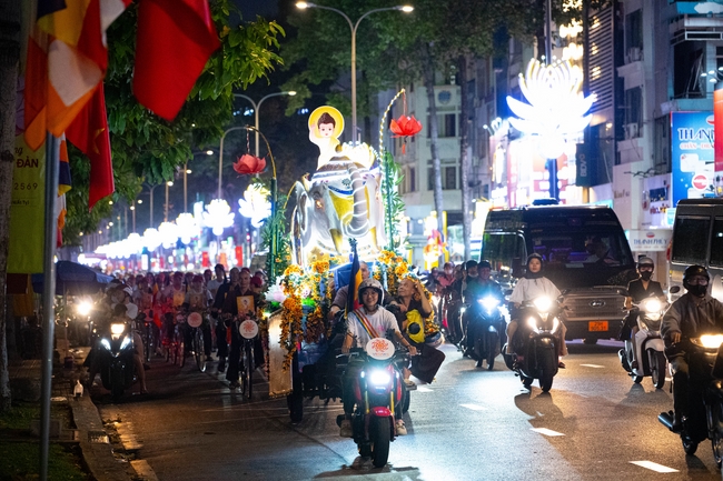 Hội Sinh Viên: Diễu hành xe đạp mừng Phật đản Pl.2659 – Dl.2025