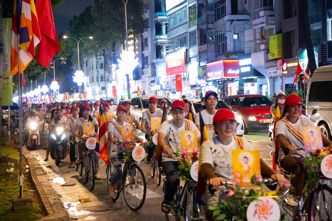 Hội Sinh Viên: Diễu hành xe đạp mừng Phật đản Pl.2659 – Dl.2025