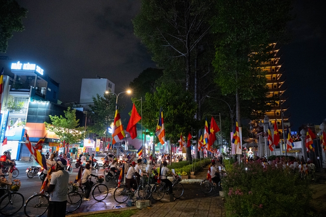 Hội Sinh Viên: Diễu hành xe đạp mừng Phật đản Pl.2659 – Dl.2025