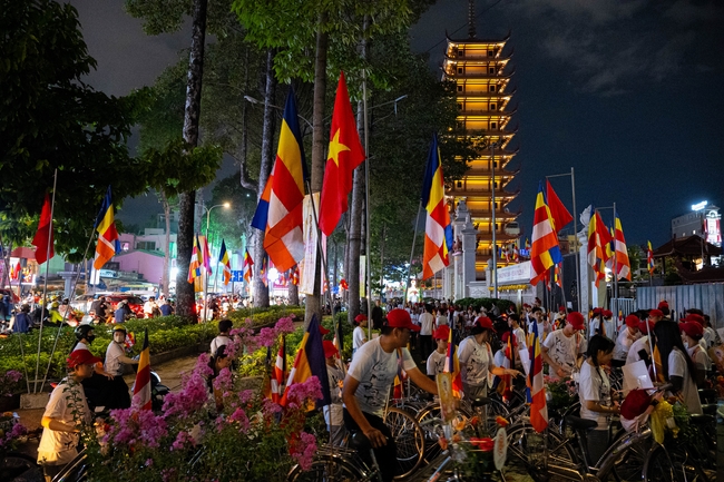 Hội Sinh Viên: Diễu hành xe đạp mừng Phật đản Pl.2659 – Dl.2025