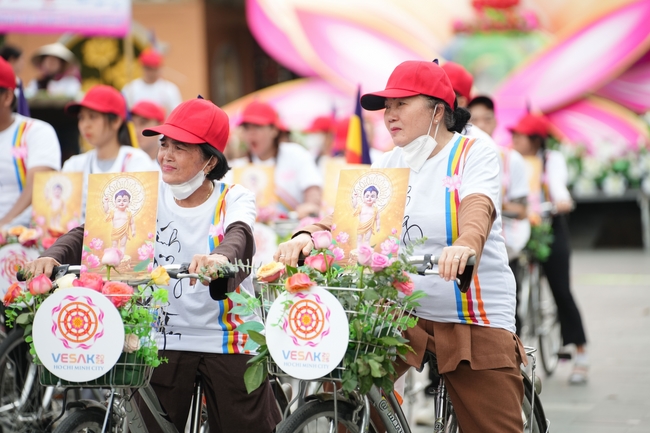 Hội Sinh Viên: Diễu hành xe đạp mừng Phật đản Pl.2659 – Dl.2025