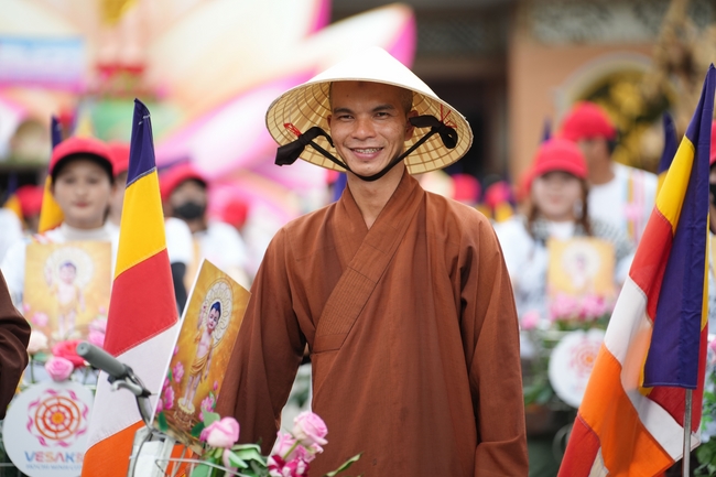 Hội Sinh Viên: Diễu hành xe đạp mừng Phật đản Pl.2659 – Dl.2025