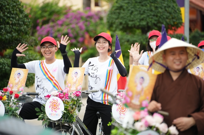 Hội Sinh Viên: Diễu hành xe đạp mừng Phật đản Pl.2659 – Dl.2025