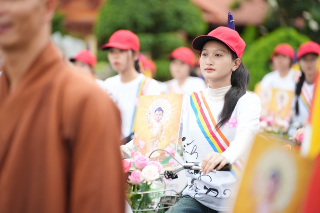 Hội Sinh Viên: Diễu hành xe đạp mừng Phật đản Pl.2659 – Dl.2025