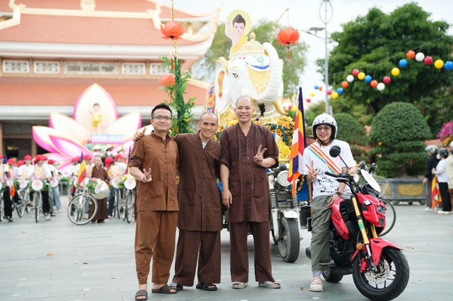 Hội Sinh Viên: Diễu hành xe đạp mừng Phật đản Pl.2659 – Dl.2025