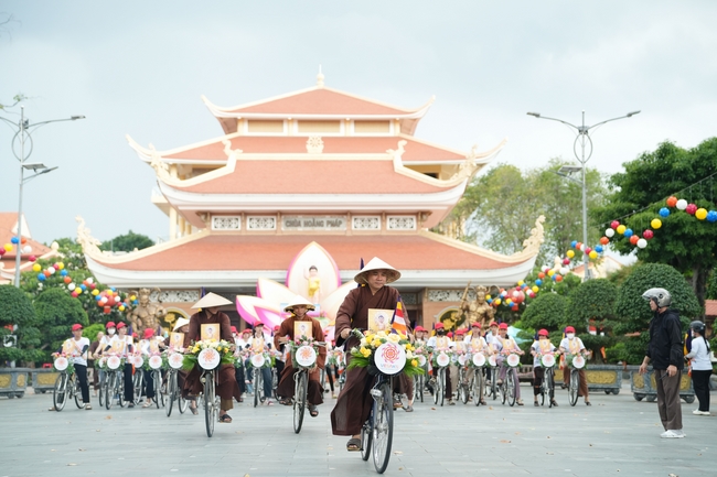 Hội Sinh Viên: Diễu hành xe đạp mừng Phật đản Pl.2659 – Dl.2025