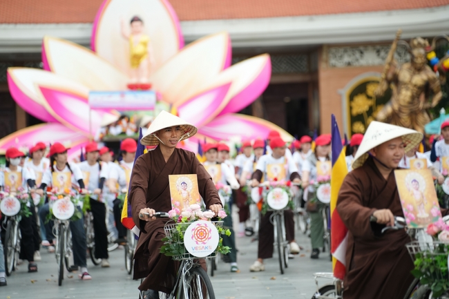 Hội Sinh Viên: Diễu hành xe đạp mừng Phật đản Pl.2659 – Dl.2025