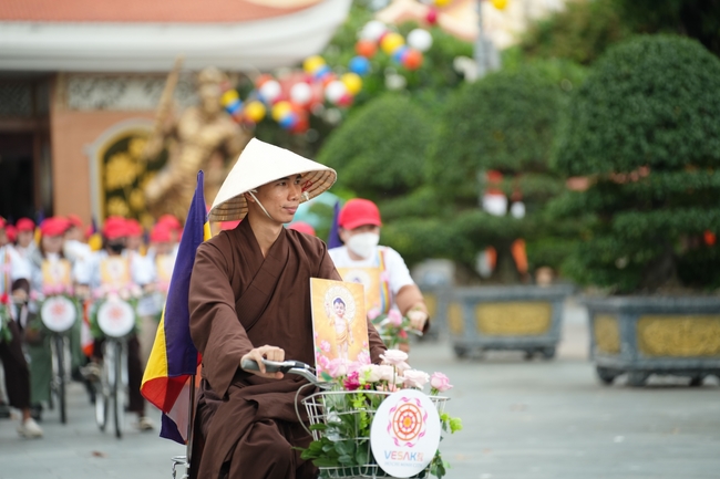 Hội Sinh Viên: Diễu hành xe đạp mừng Phật đản Pl.2659 – Dl.2025