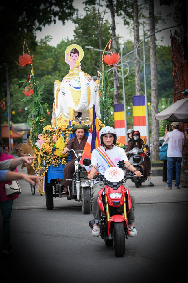 Hội Sinh Viên: Diễu hành xe đạp mừng Phật đản Pl.2659 – Dl.2025