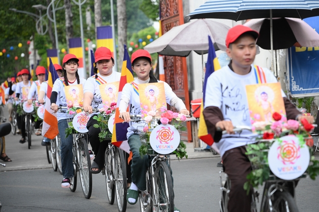 Hội Sinh Viên: Diễu hành xe đạp mừng Phật đản Pl.2659 – Dl.2025