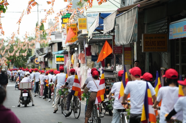 Hội Sinh Viên: Diễu hành xe đạp mừng Phật đản Pl.2659 – Dl.2025