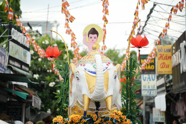 Hội Sinh Viên: Diễu hành xe đạp mừng Phật đản Pl.2659 – Dl.2025