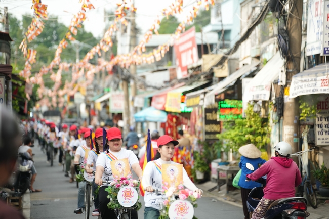 Hội Sinh Viên: Diễu hành xe đạp mừng Phật đản Pl.2659 – Dl.2025