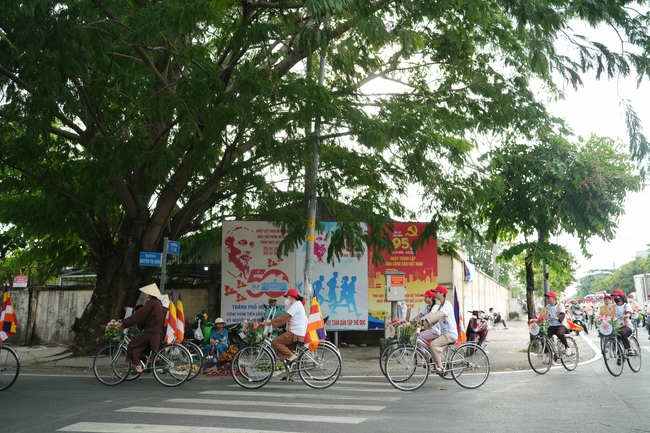 Hội Sinh Viên: Diễu hành xe đạp mừng Phật đản Pl.2659 – Dl.2025