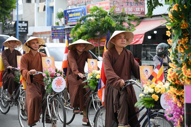 Hội Sinh Viên: Diễu hành xe đạp mừng Phật đản Pl.2659 – Dl.2025