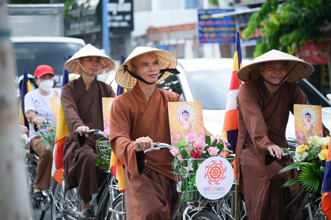 Hội Sinh Viên: Diễu hành xe đạp mừng Phật đản Pl.2659 – Dl.2025
