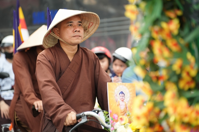 Hội Sinh Viên: Diễu hành xe đạp mừng Phật đản Pl.2659 – Dl.2025